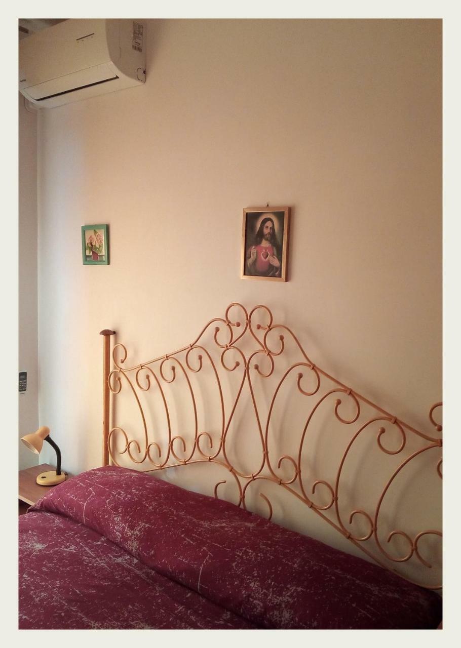 B&B Alloggi Buonasera Pozzallo Bagian luar foto